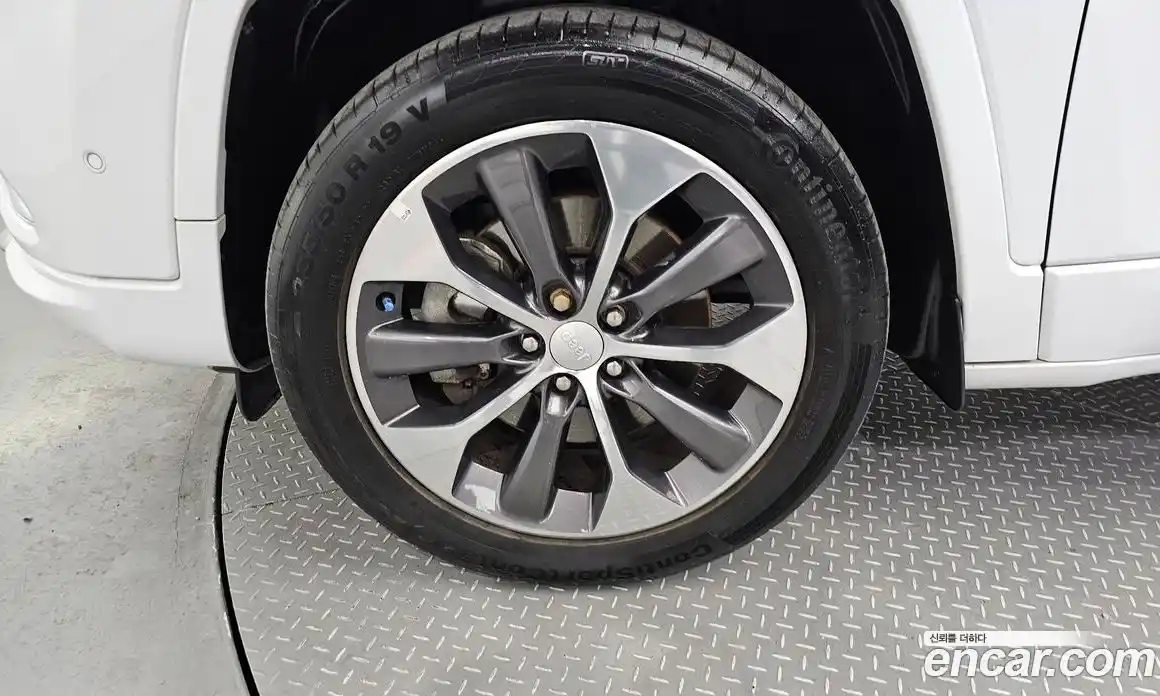 Jeep Cherokee 2021 3.2 Автомат в Москве № 215441, фото 7