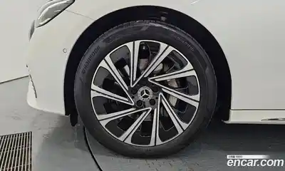 Mercedes-Benz E-Class 2024 2.0 Автомат в Москве № 221919, миниатюра 4