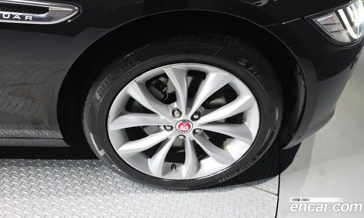 Jaguar XF 2019 2.0 Автомат в Москве № 283813, фото 11