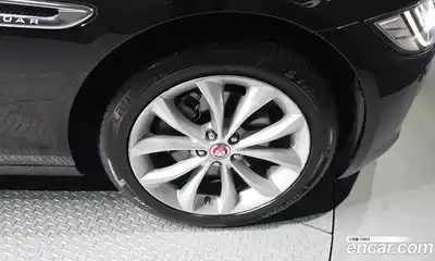 Jaguar XF 2019 2.0 Автомат в Москве № 283813, миниатюра 11