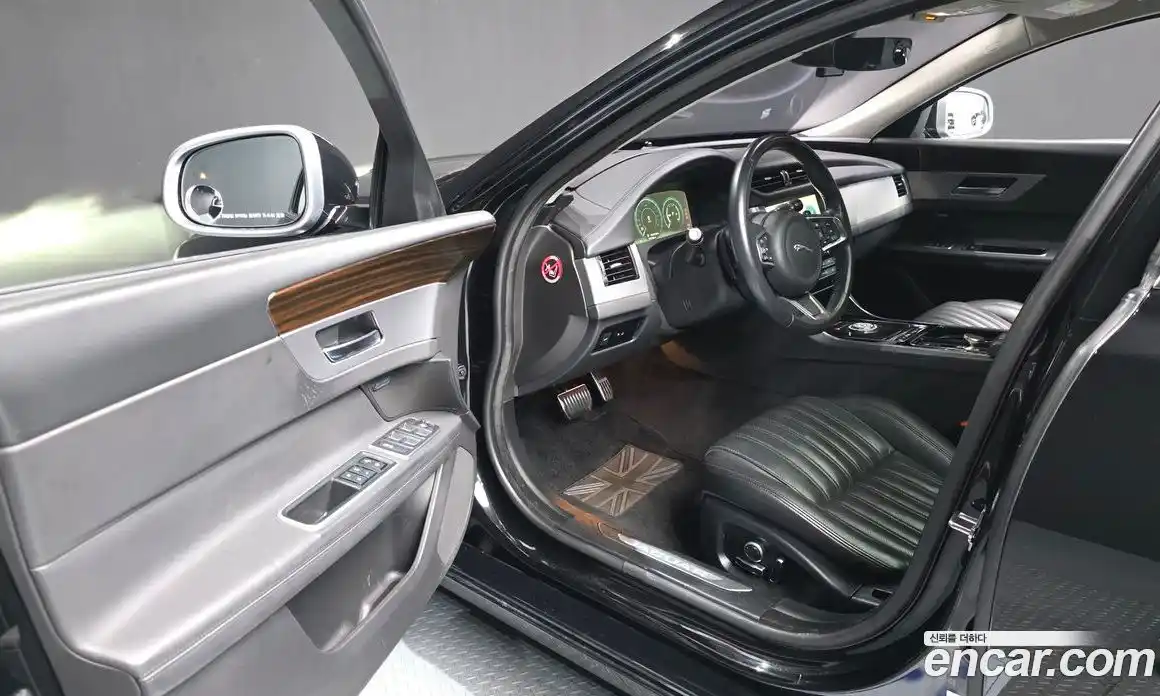 Jaguar XF 2019 2.0 Автомат в Москве № 283813, фото 12