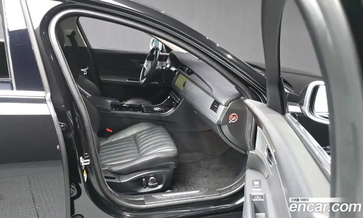 Jaguar XF 2019 2.0 Автомат в Москве № 283813, фото 9