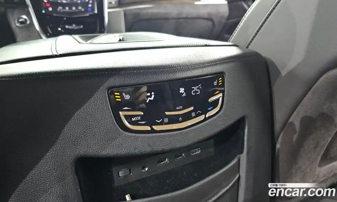 Cadillac Escalade 2018 6.2 Автомат в Москве № 337085, фото 3