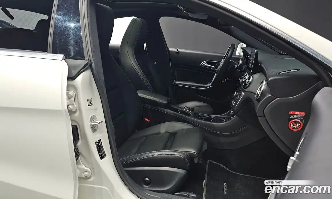 Mercedes-Benz CLA-Class 2018 2.0 Автомат в Москве № 338601, фото 18