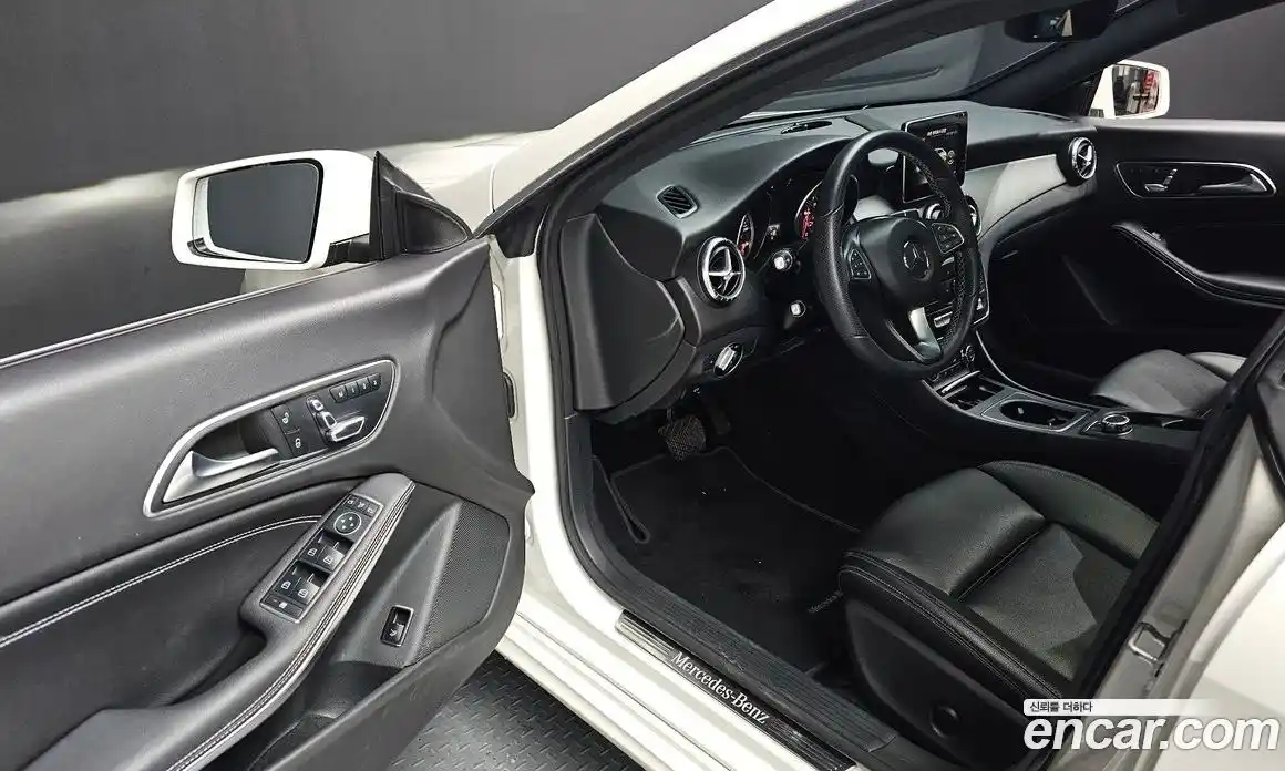 Mercedes-Benz CLA-Class 2018 2.0 Автомат в Москве № 338601, фото 7