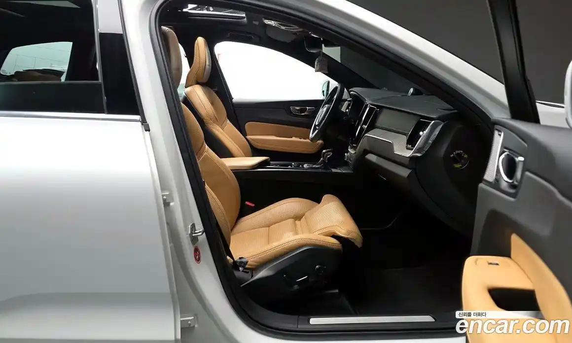 Volvo XC60 2020 2.0 Автомат в Москве № 344179, фото 11