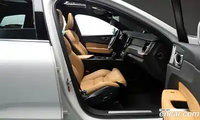 Volvo XC60 2020 2.0 Автомат в Москве № 344179, миниатюра 11