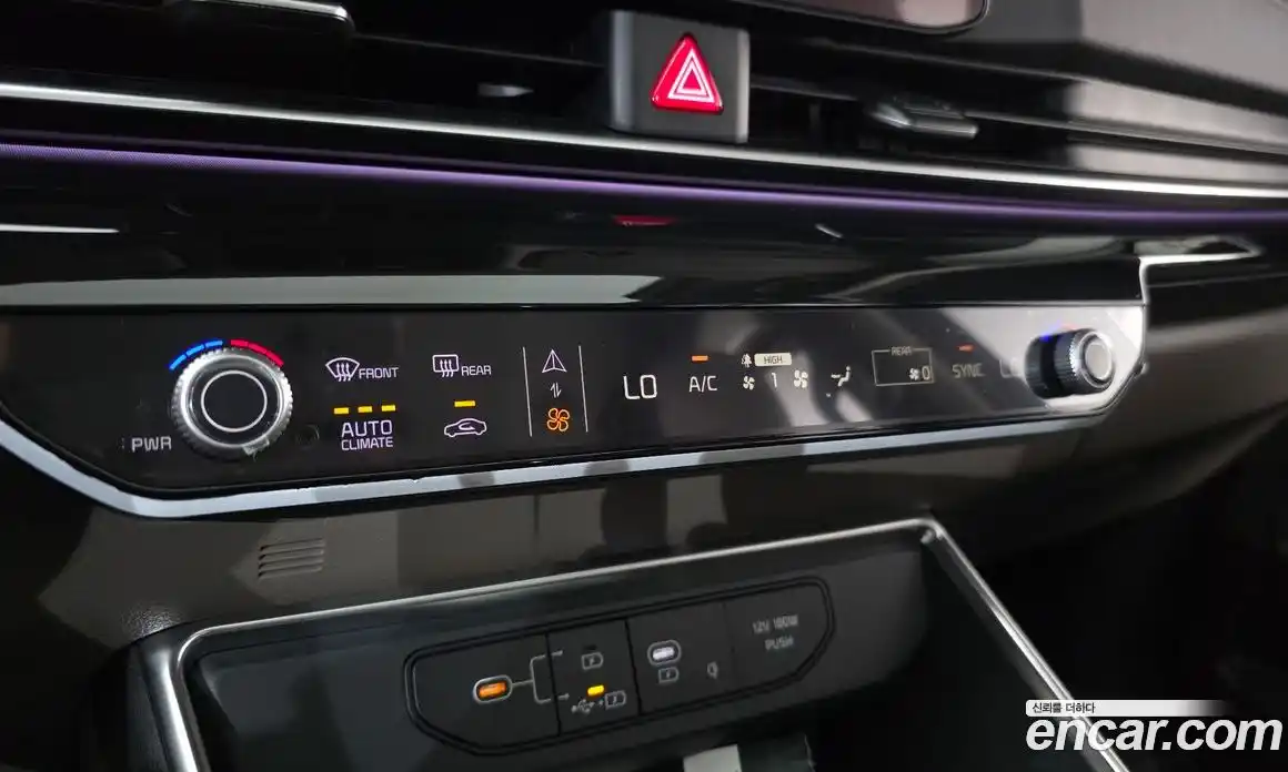 Kia Canival 2024 3.5 Автомат в Москве № 75060, фото 14