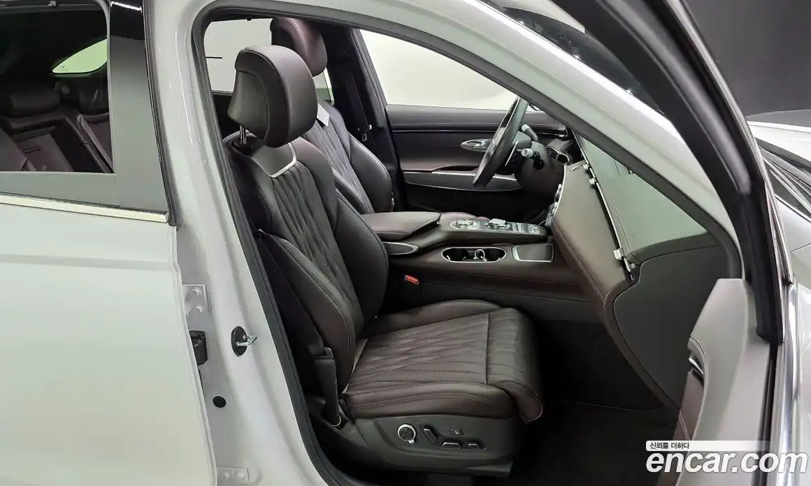 Genesis GV70 2023 2.5 Автомат в Москве № 116975, фото 14