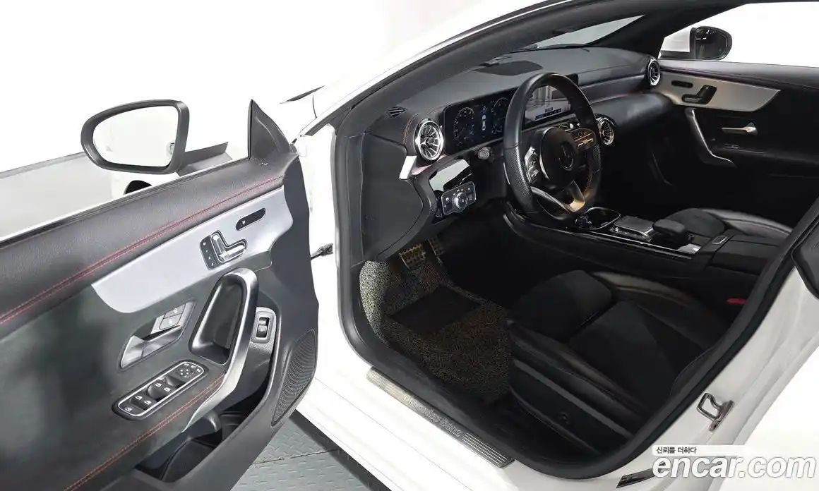 Mercedes-Benz CLA-Class 2022 2.0 Автомат в Москве № 137551, фото 20