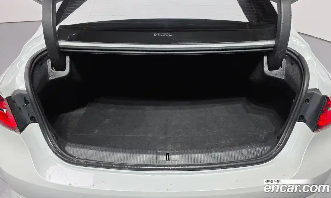 Renault SM6 2023 2.0 Автомат в Москве № 147843, фото 16