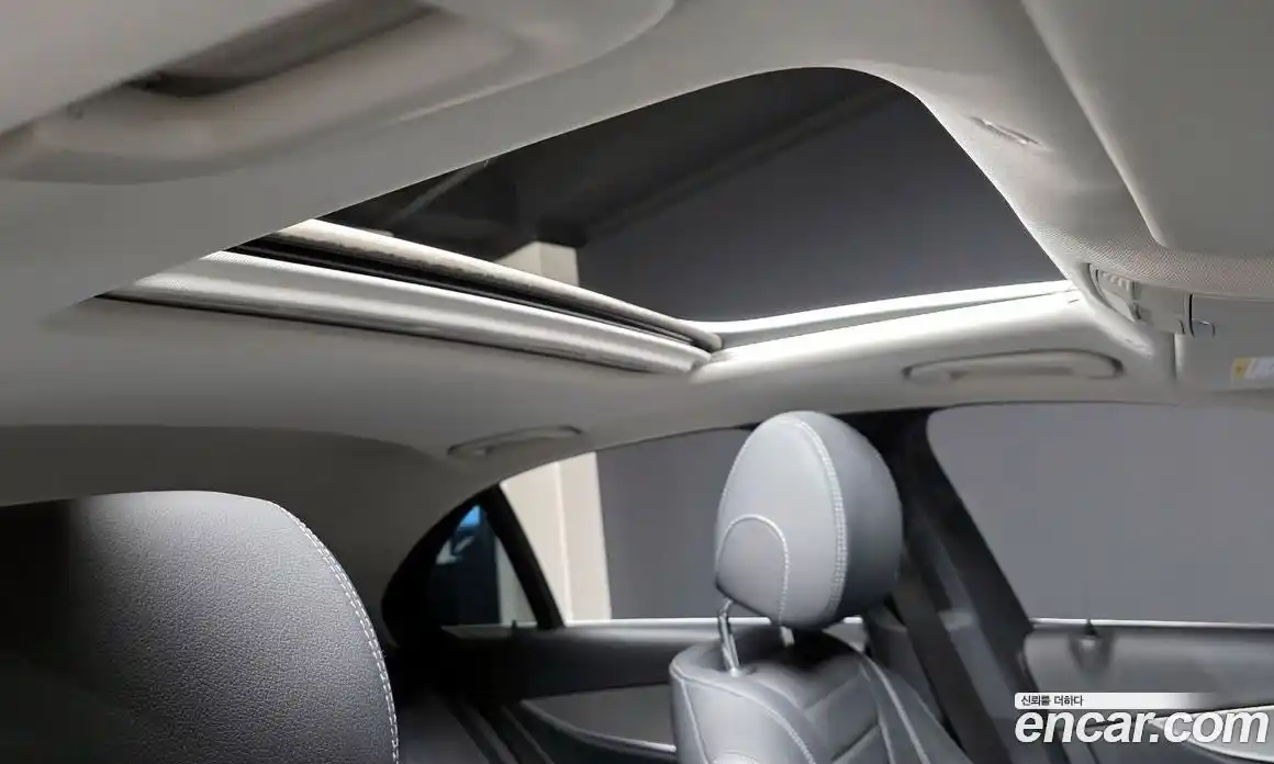 Mercedes-Benz E-Class 2018 2.0 Автомат в Москве № 161809, фото 14