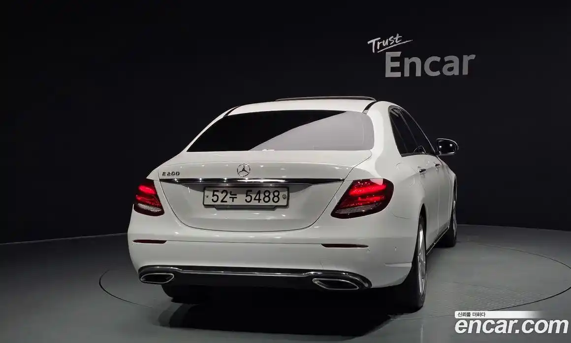 Mercedes-Benz E-Class 2018 2.0 Автомат в Москве № 161809, фото 17