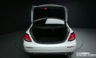 Mercedes-Benz E-Class 2018 2.0 Автомат в Москве № 161809, миниатюра 2