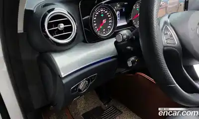 Mercedes-Benz E-Class 2018 2.0 Автомат в Москве № 161809, миниатюра 3