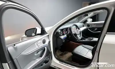 Mercedes-Benz E-Class 2018 2.0 Автомат в Москве № 161809, миниатюра 4