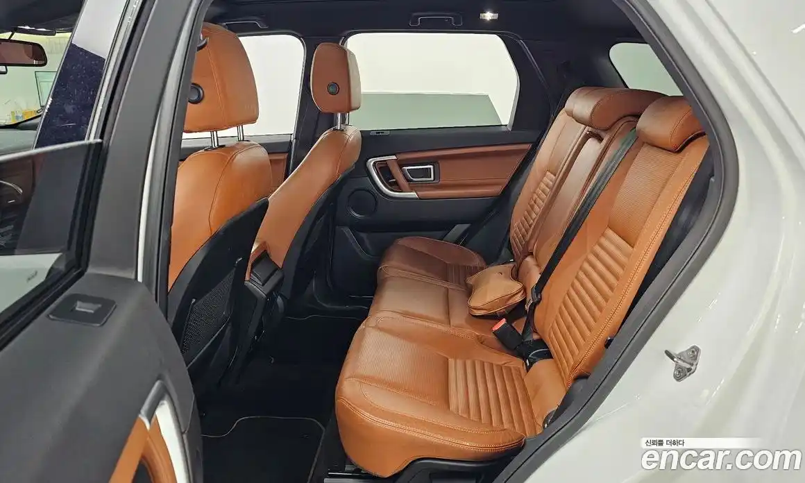 Land Rover Discovery Sport 2017 2.0 Автомат в Москве № 166363, фото 19