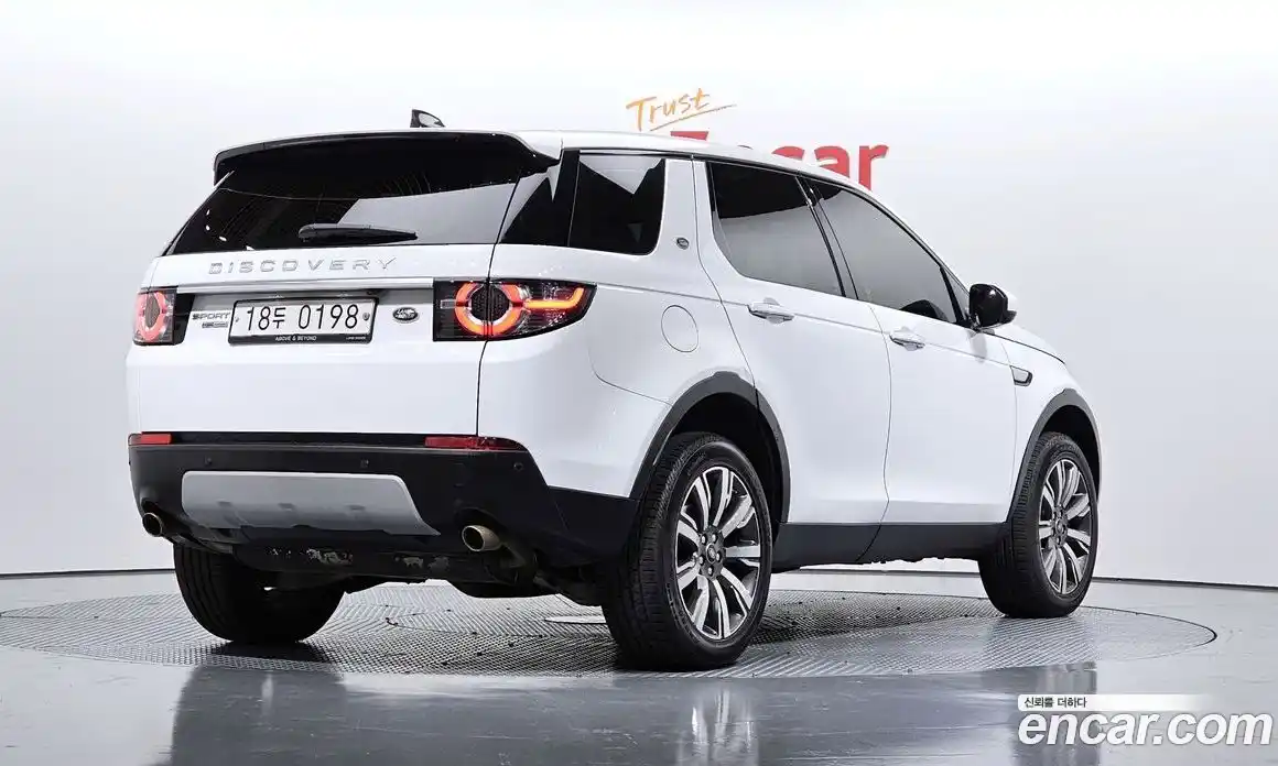 Land Rover Discovery Sport 2017 2.0 Автомат в Москве № 166363, фото 3