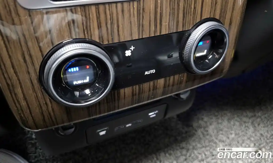 Land Rover Range-Rover 2018 4.4 Автомат в Москве № 166520, фото 15