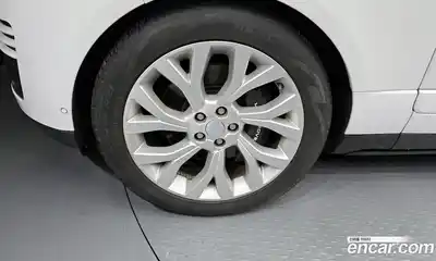 Land Rover Range-Rover 2018 4.4 Автомат в Москве № 166520, миниатюра 9