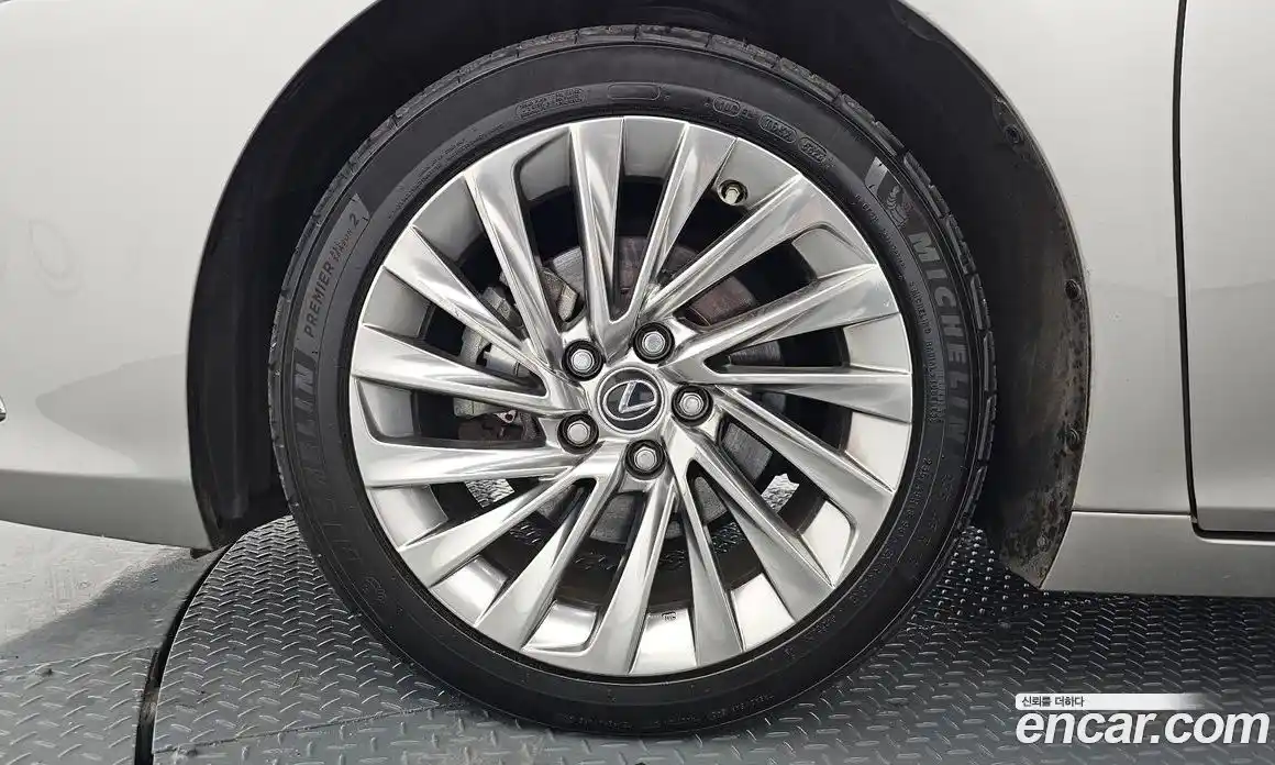 Lexus ES 2022 2.5 Автомат в Москве № 168217, фото 17