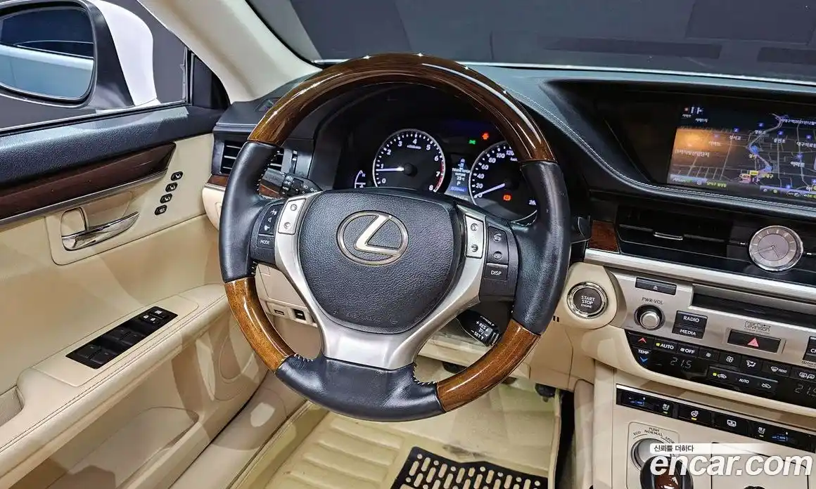 Lexus ES 2013 3.5 Автомат в Москве № 168230, фото 10