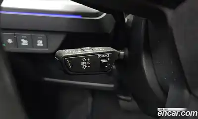 Audi Q4 e-tron 2023 0.2 Автомат в Москве № 192539, миниатюра 3