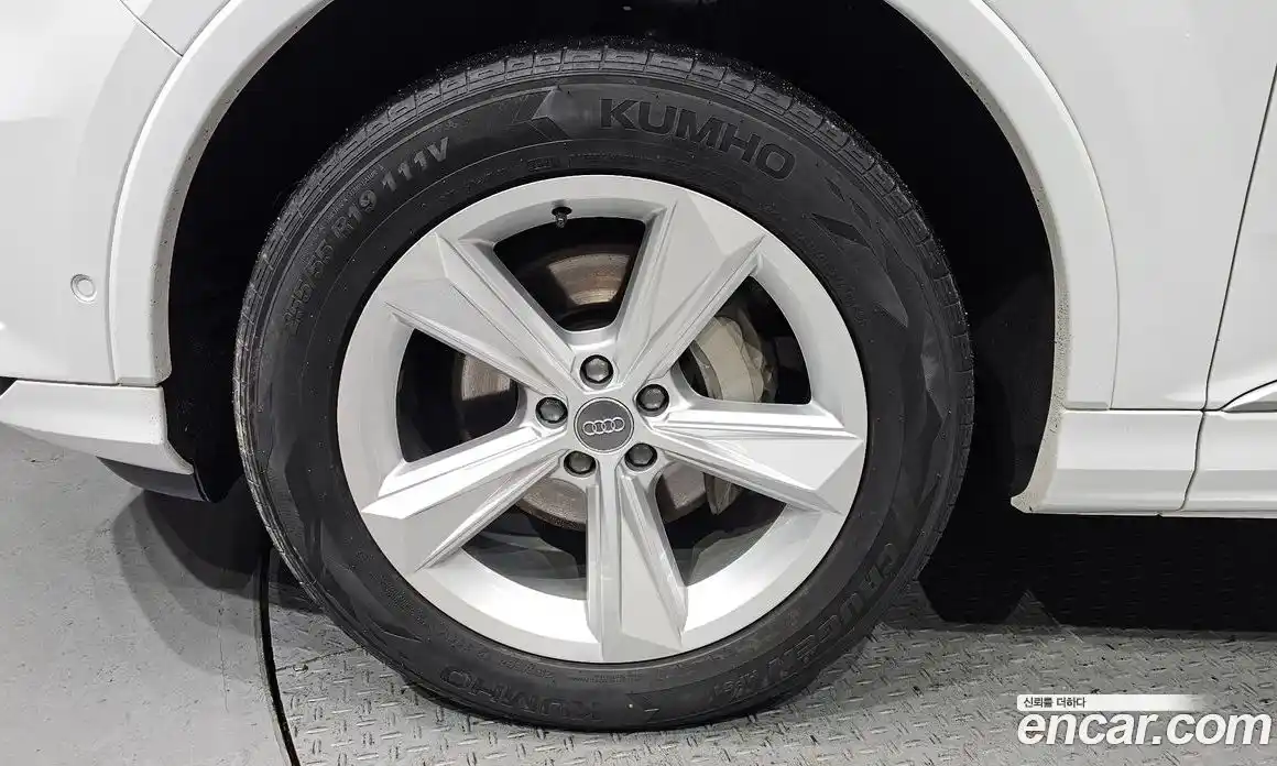 Audi Q7 2021 3.0 Автомат в Москве № 196421, фото 1