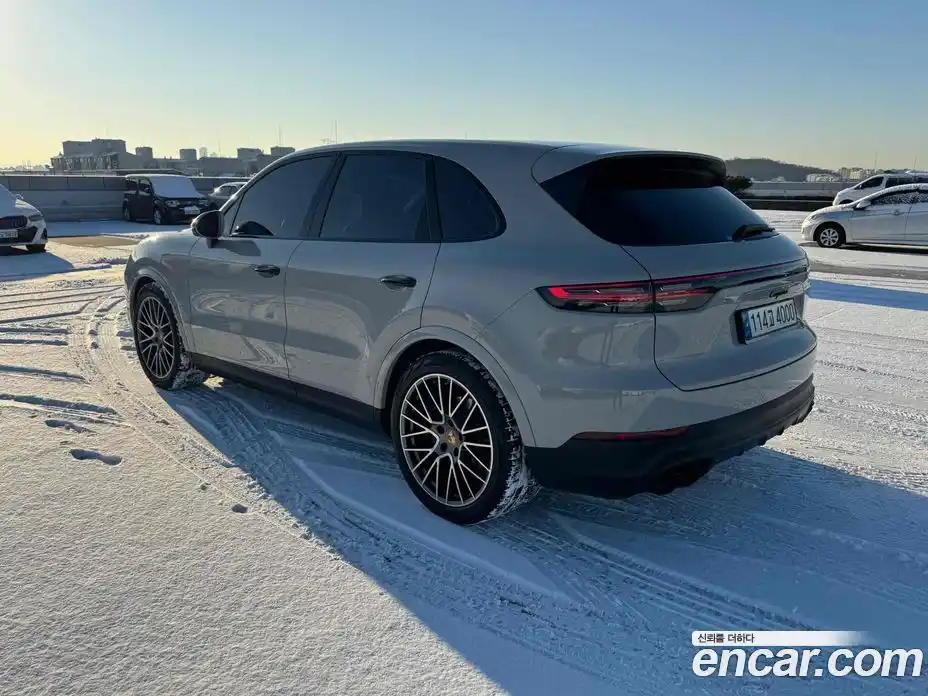 Porsche Cayenne 2023 3.0 Автомат в Москве № 197281, фото 2