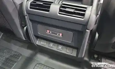 Land Rover Defender, 2025