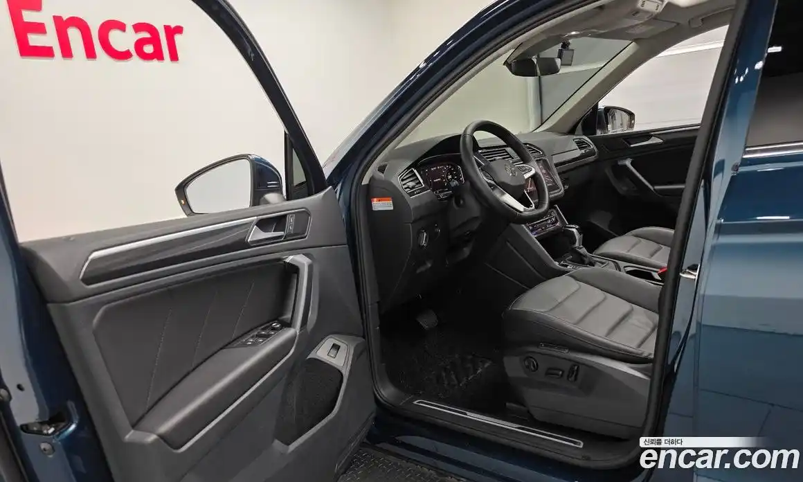 Volkswagen Tiguan 2023 2.0 Автомат в Москве № 198972, фото 17