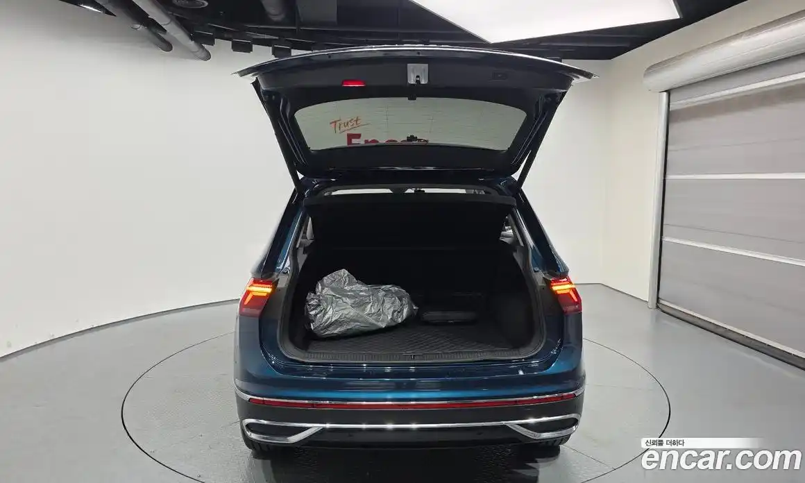 Volkswagen Tiguan 2023 2.0 Автомат в Москве № 198972, фото 3