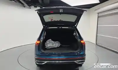 Volkswagen Tiguan 2023 2.0 Автомат в Москве № 198972, миниатюра 3