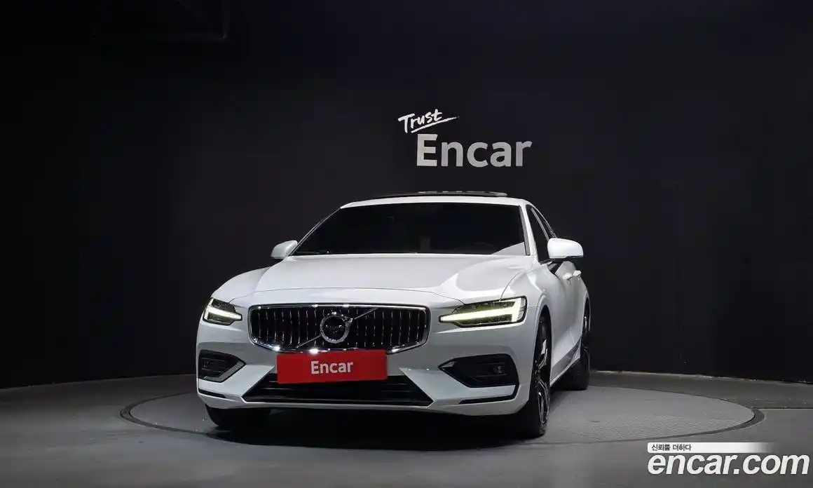 Volvo S60 2022 2.0 Автомат в Москве № 212842, фото 1