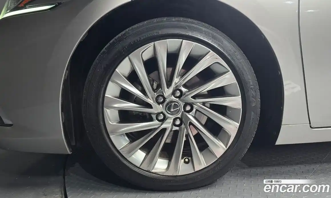 Lexus ES 2020 2.5 Автомат в Москве № 214612, фото 4