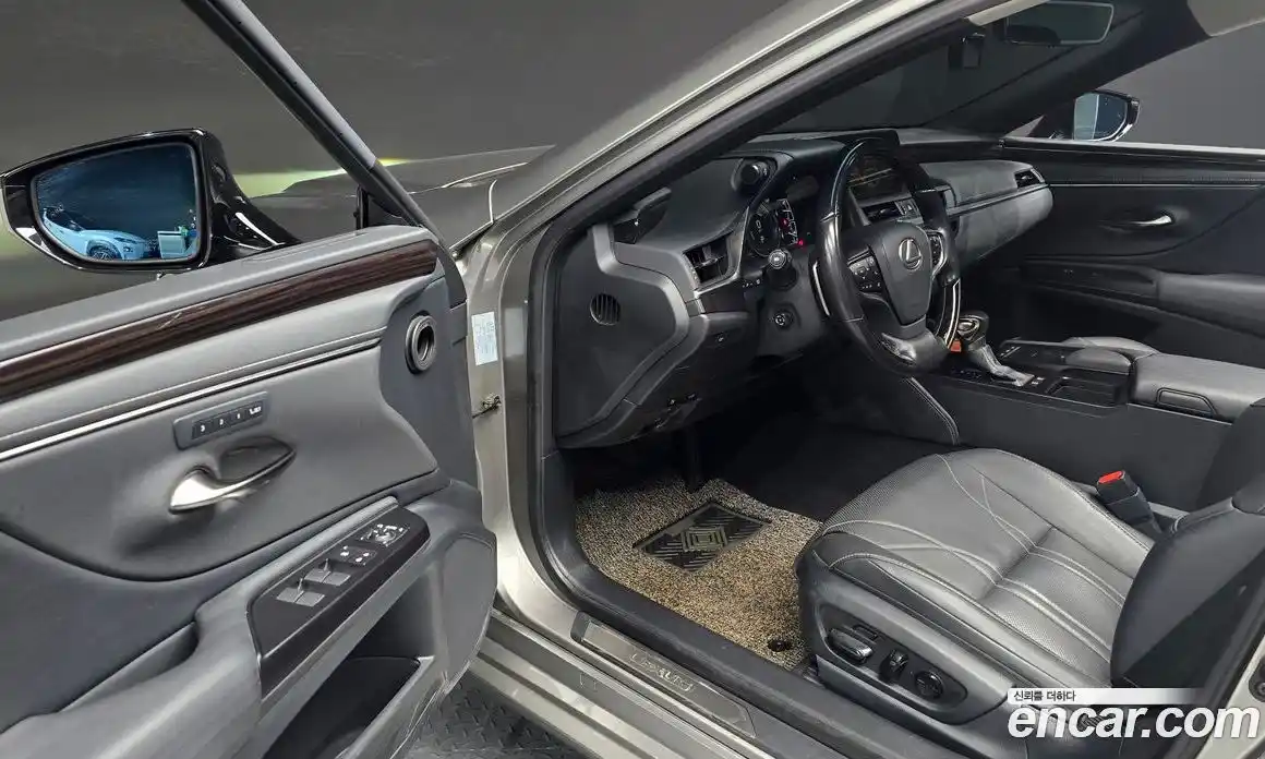 Lexus ES 2020 2.5 Автомат в Москве № 214612, фото 10