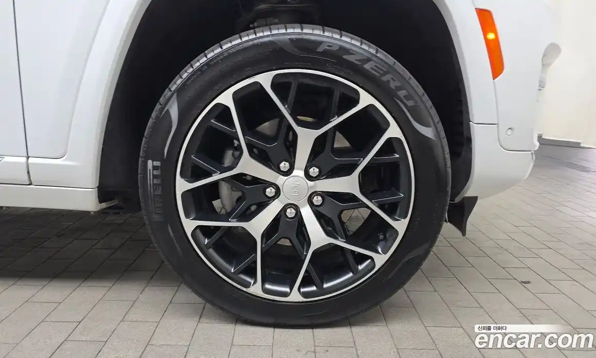 Jeep Cherokee 2023 2.0 Автомат в Москве № 215483, фото 3