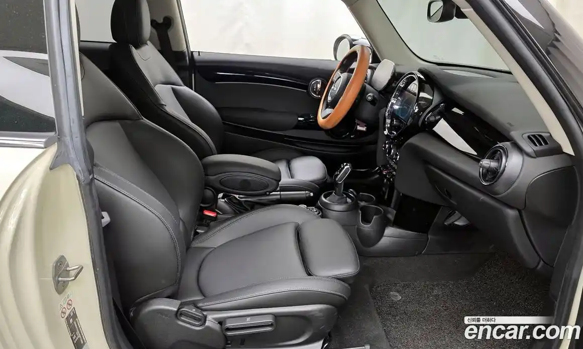 Mini Cooper 2022 1.5 Автомат в Москве № 221739, фото 16