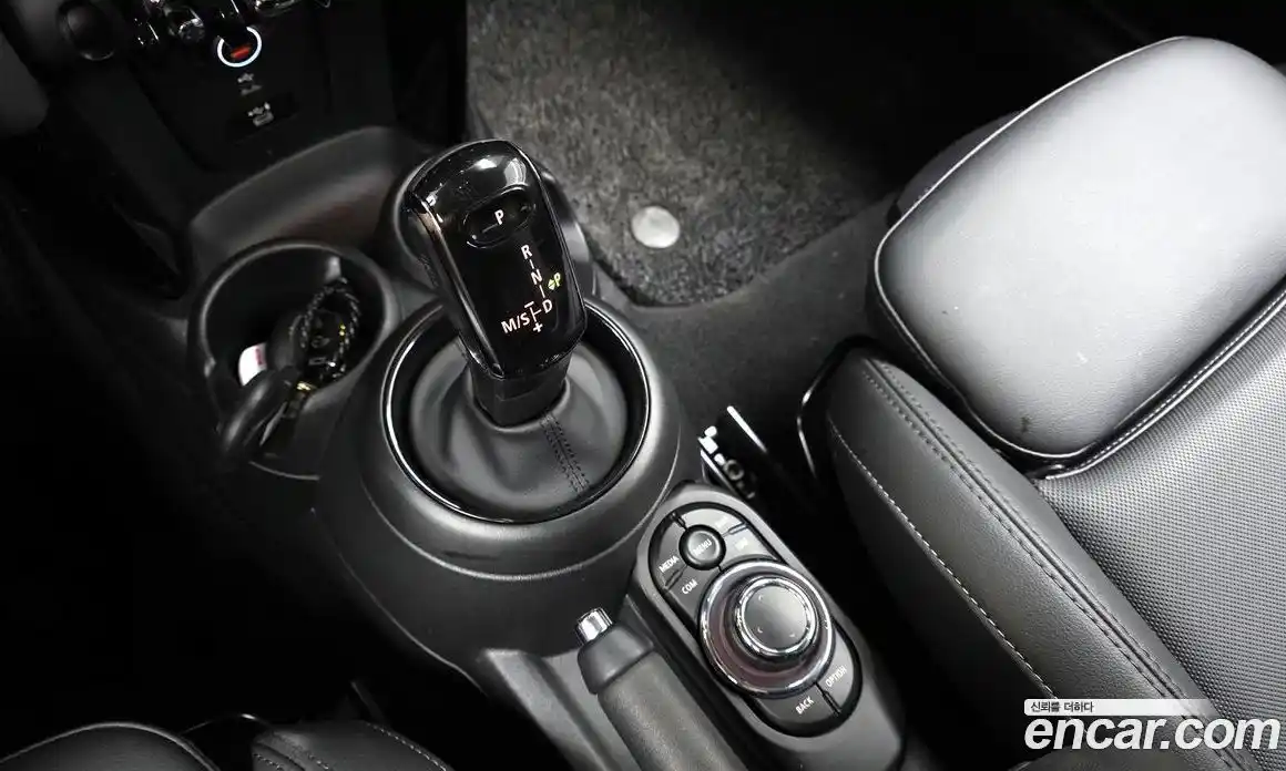 Mini Cooper 2022 1.5 Автомат в Москве № 221739, фото 10