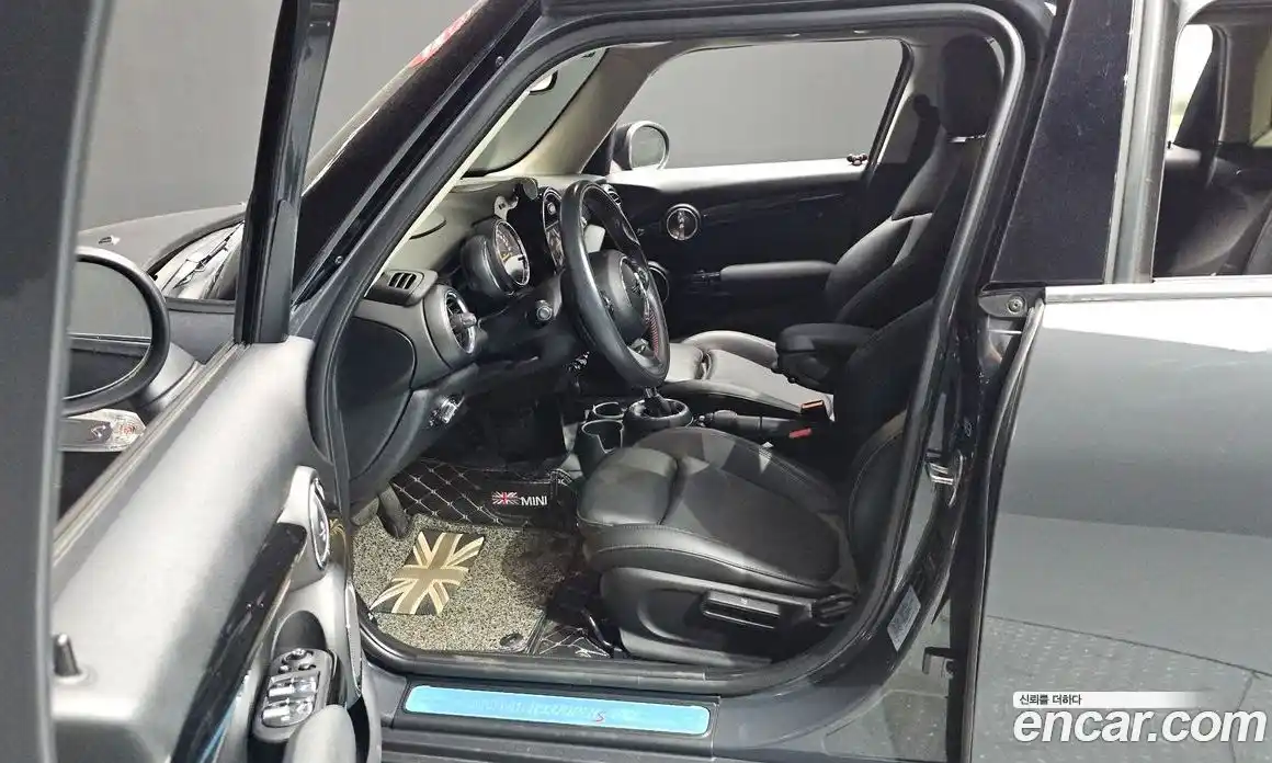 Mini Cooper 2019 2.0 Автомат в Москве № 224021, фото 17