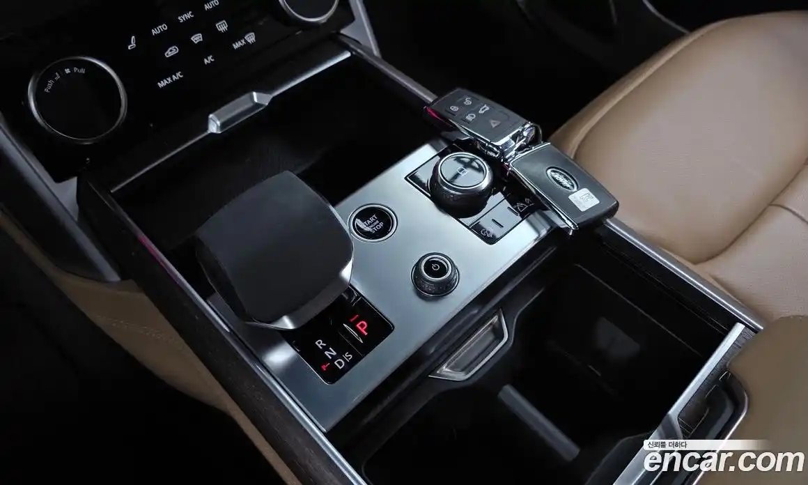 Land Rover Range-Rover 2023 4.4 Автомат в Москве № 231121, фото 13