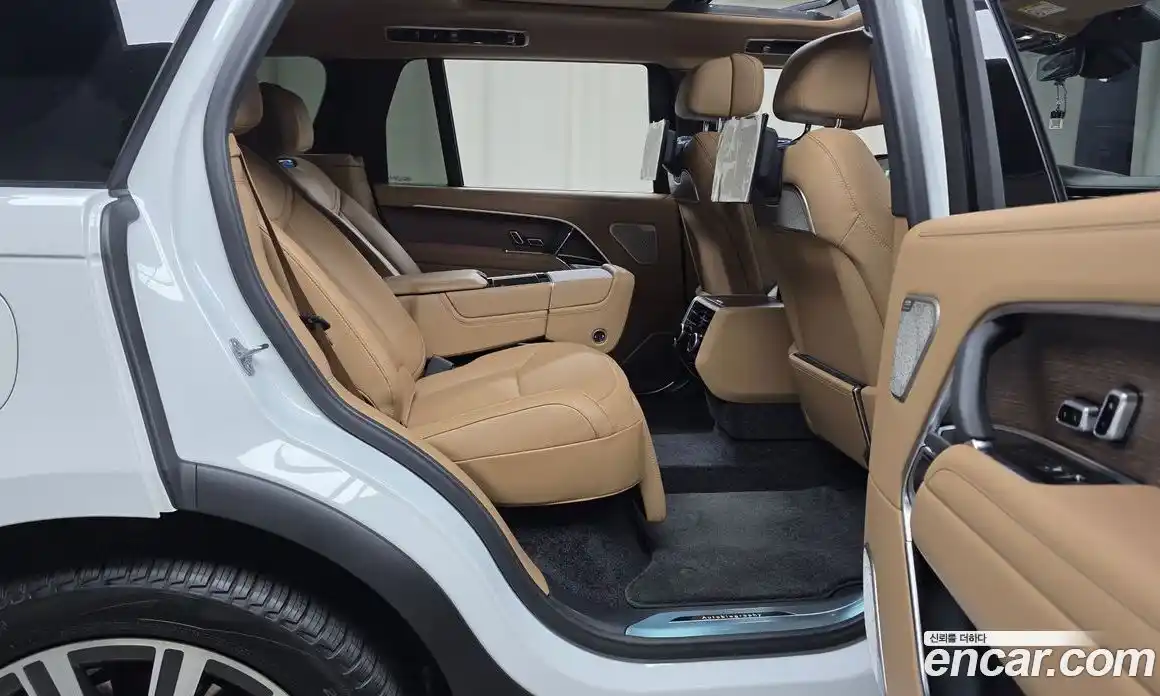 Land Rover Range-Rover 2023 4.4 Автомат в Москве № 231121, фото 14