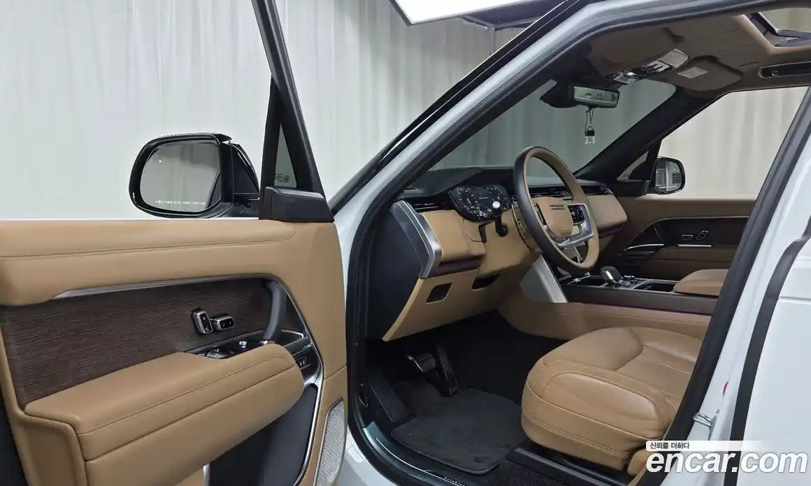 Land Rover Range-Rover 2023 4.4 Автомат в Москве № 231121, фото 20