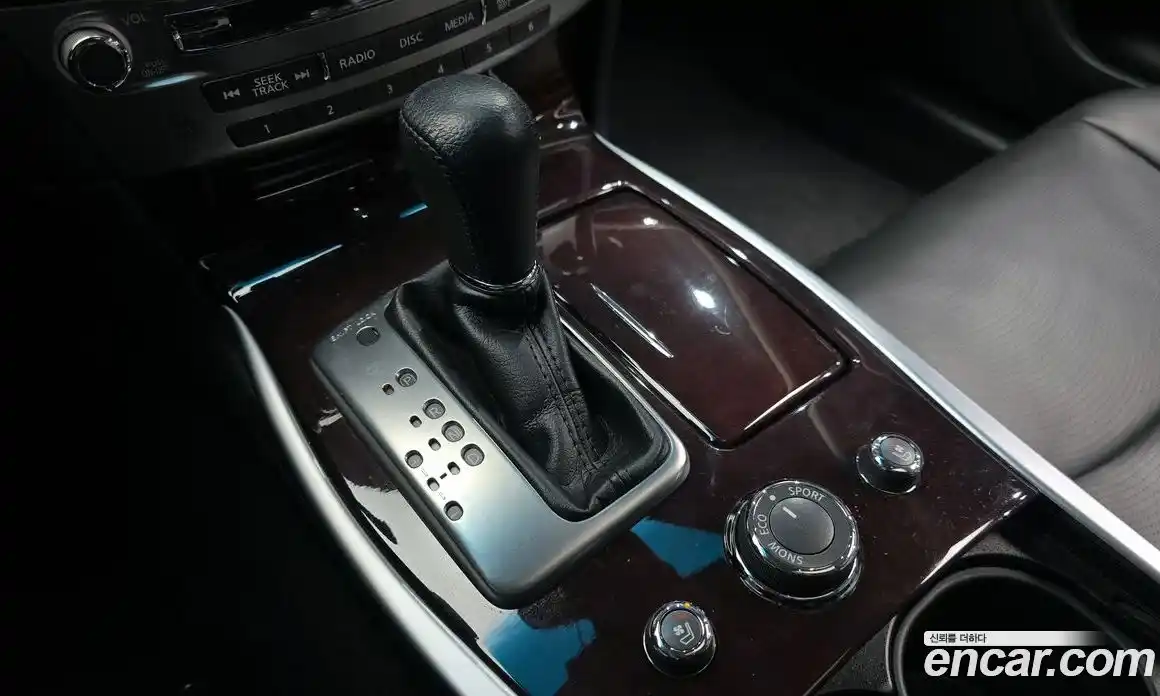 Infiniti Q70 2019 3.7 Автомат в Москве № 267000, фото 18