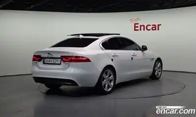 Jaguar XE, 2016