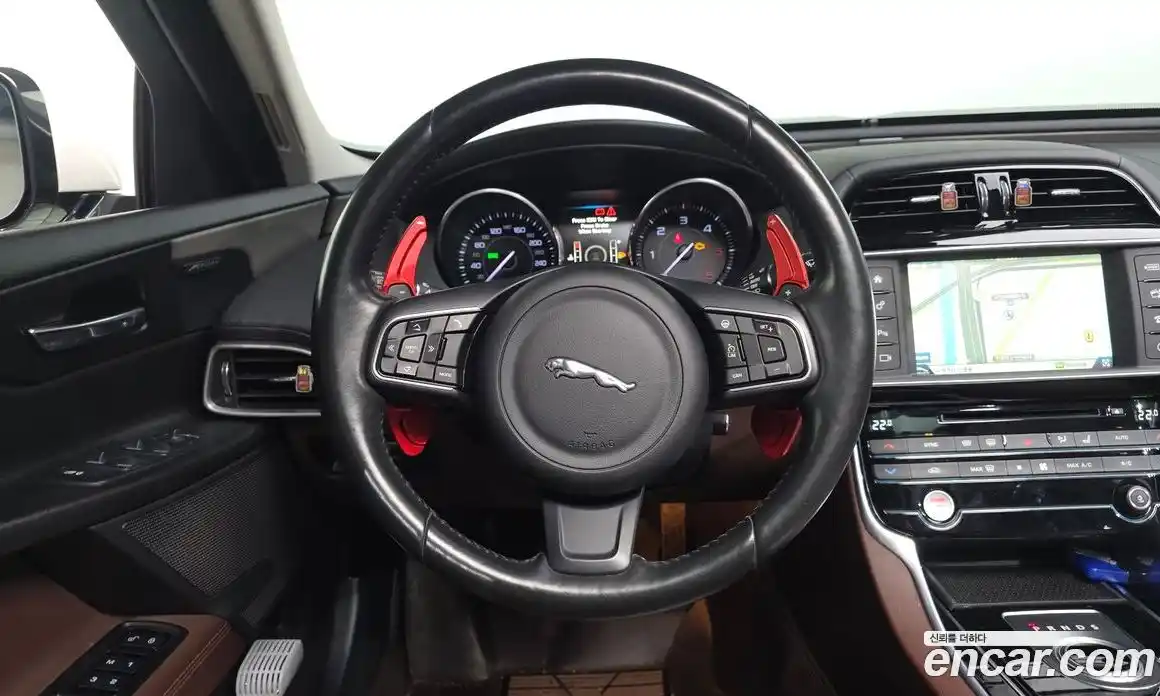 Jaguar XE 2016 2.0 Автомат в Москве № 268076, фото 8