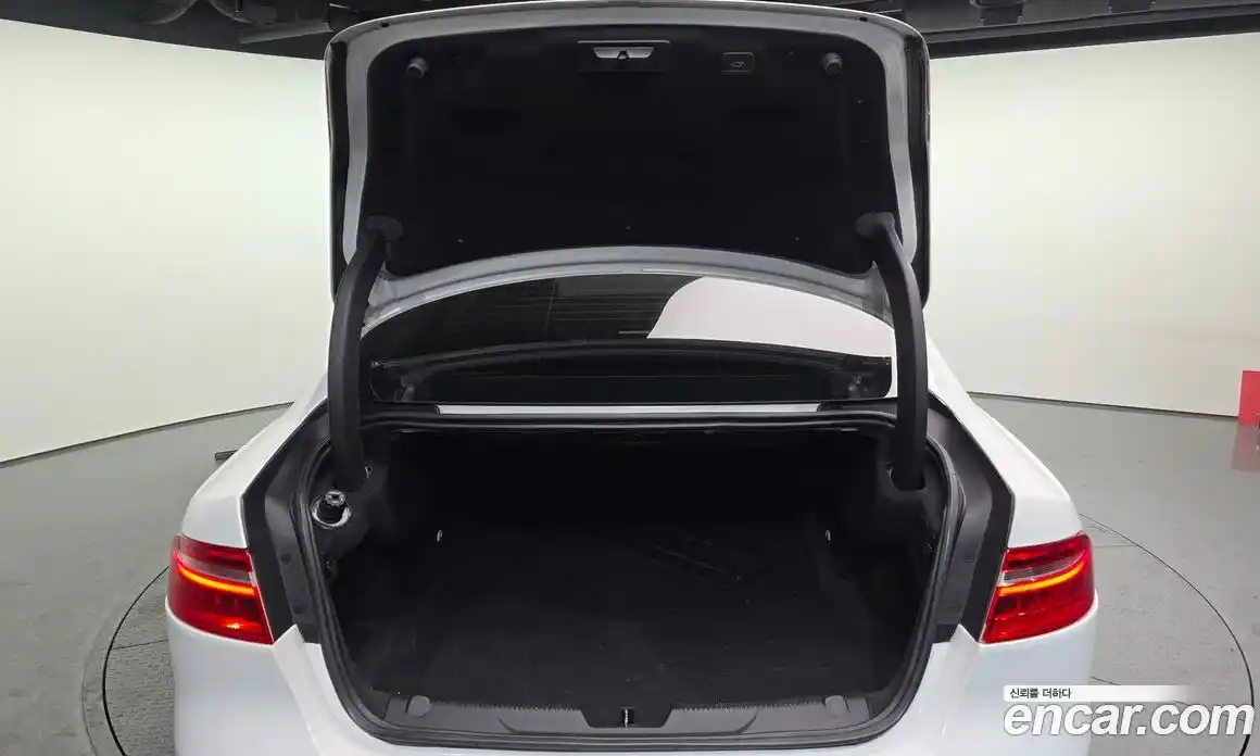 Jaguar XE 2016 2.0 Автомат в Москве № 268076, фото 9