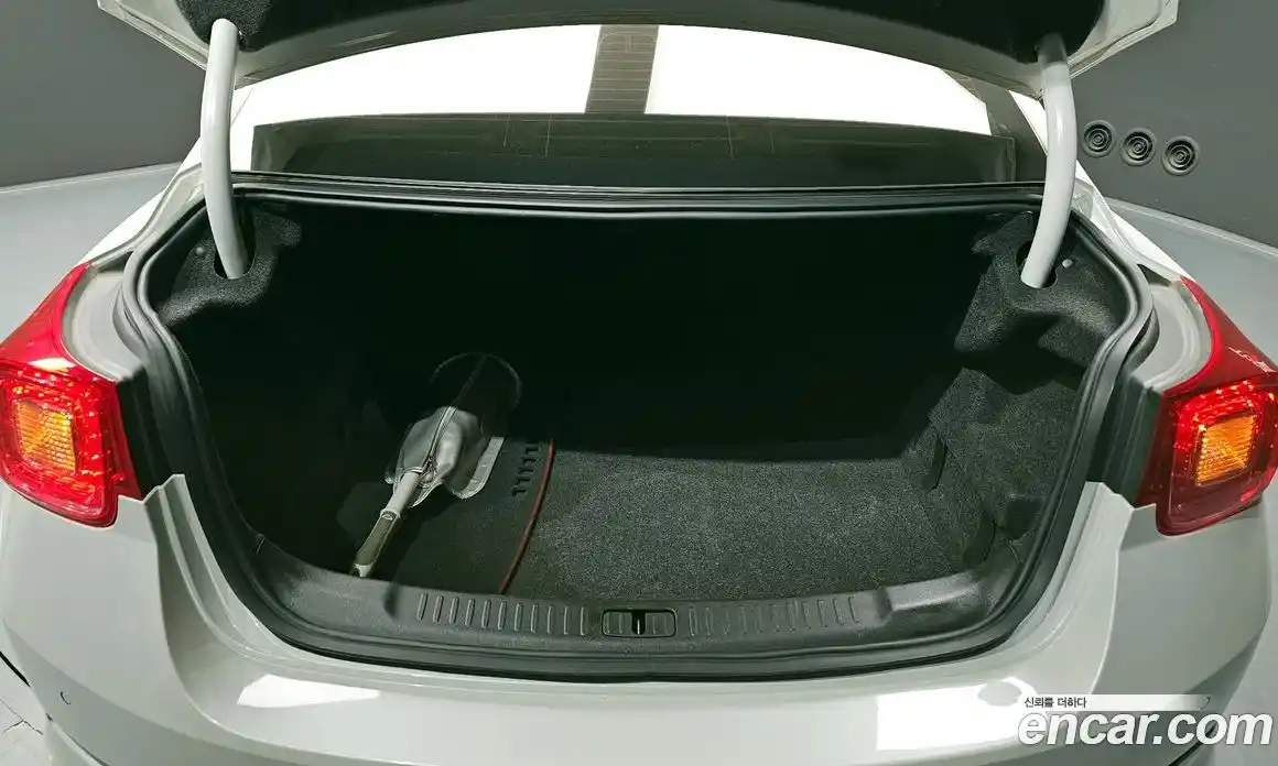 Chevrolet Malibu 2015 2.0 Автомат в Москве № 331785, фото 15