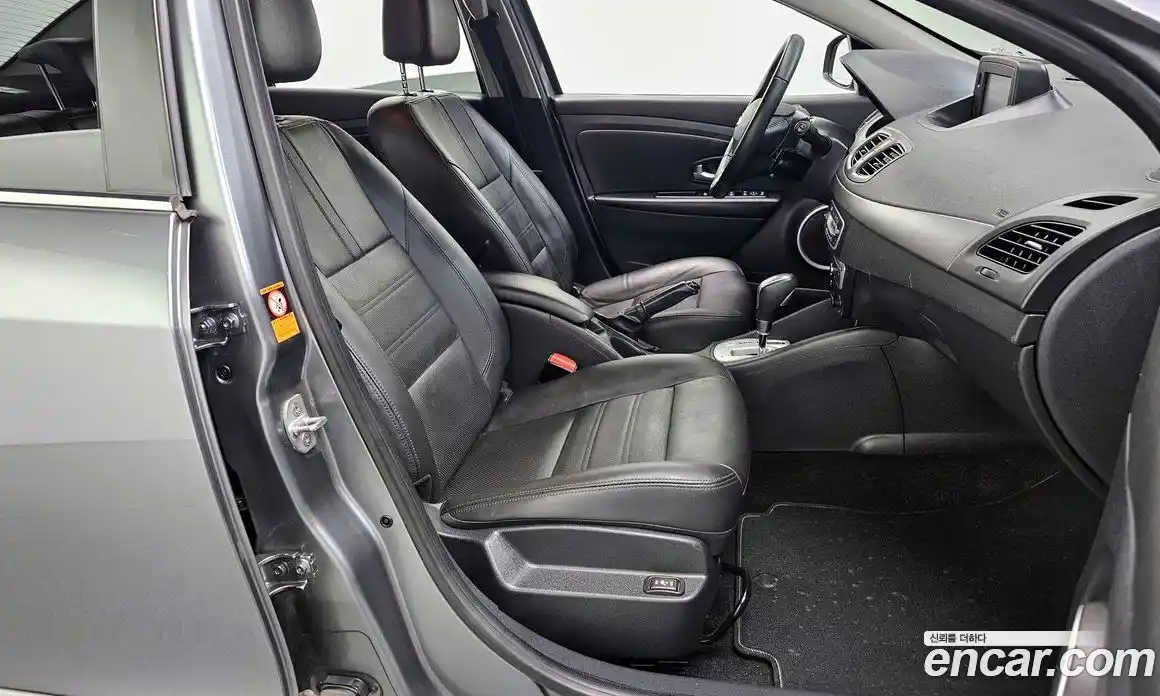 Renault SM3 2018 0.1 Автомат в Москве № 106879, фото 1