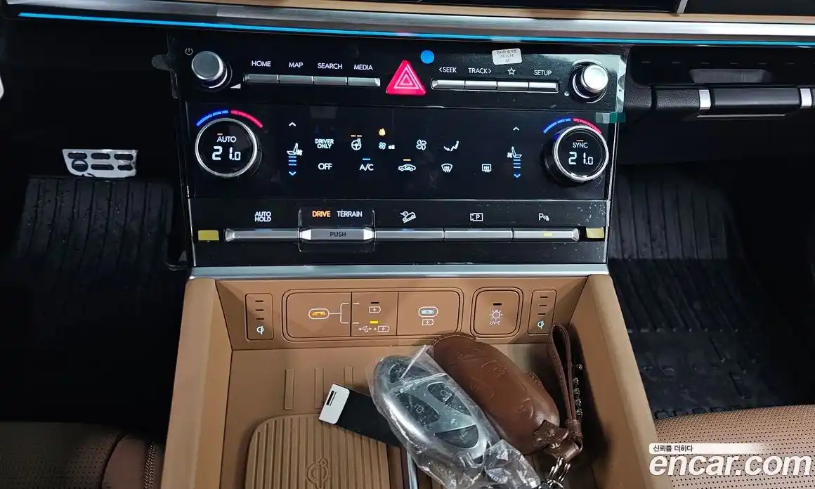 Hyundai Santa Fe 2024 1.6 Автомат в Москве № 110233, фото 19